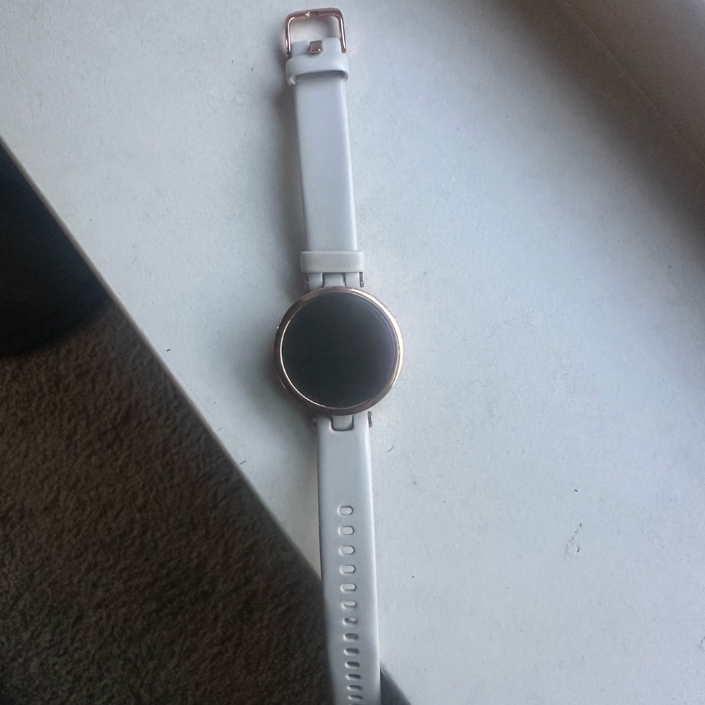 Garmin Lily Smartwatch with Rose Gold Bezel - Picture 3 of 4
